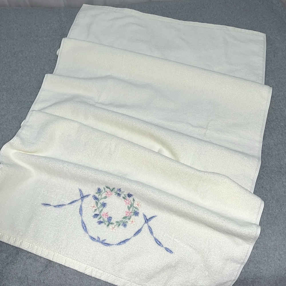 Ivory Floral Bath Towel Set Cottagecore Embroidered - Picture 5 of 8